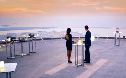Ужин на&nbsp;вертолётной площадке отеля St. Regis Abu Dhabi